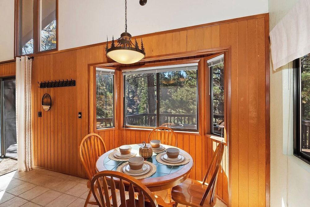 Everwood Serenity Treehouse Signature Cabin, 2 Bedrooms, Fireplace, Mountainside 11