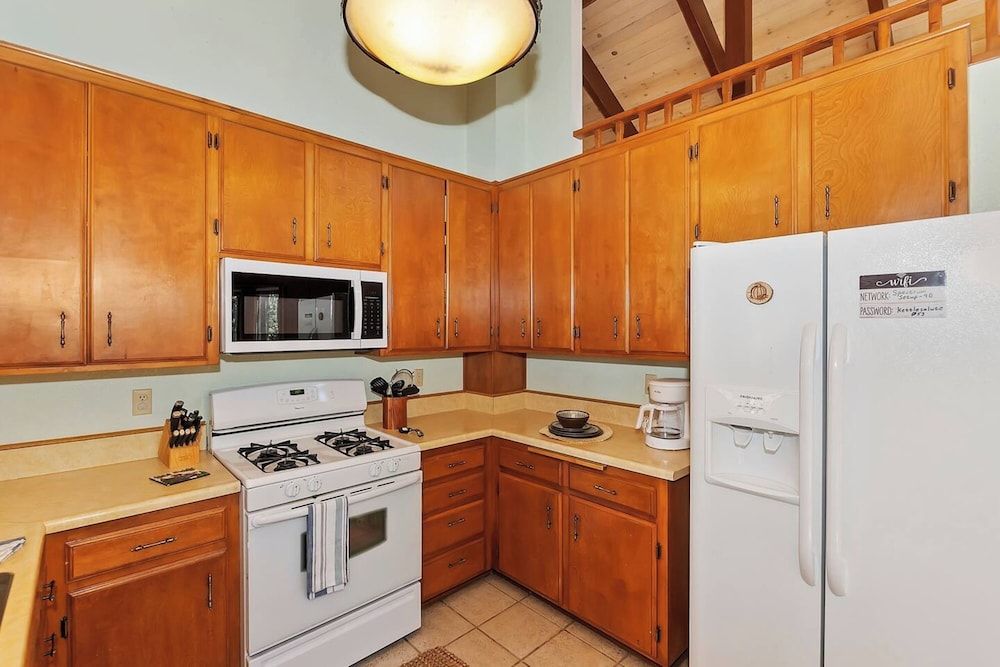 Everwood Serenity Treehouse Signature Cabin, 2 Bedrooms, Fireplace, Mountainside 13