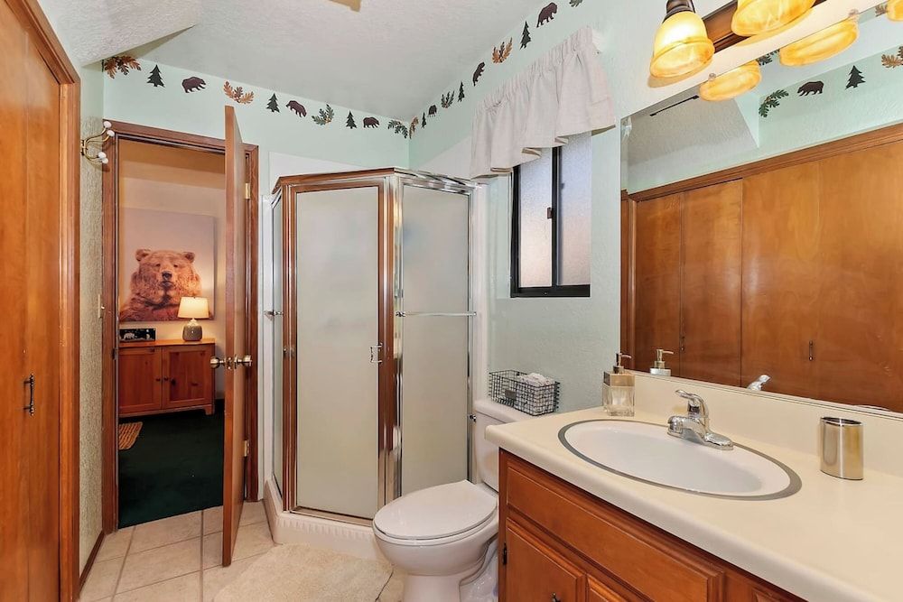 Everwood Serenity Treehouse Signature Cabin, 2 Bedrooms, Fireplace, Mountainside 20