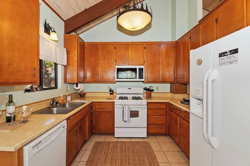 Everwood Serenity Treehouse Signature Cabin, 2 Bedrooms, Fireplace, Mountainside 15