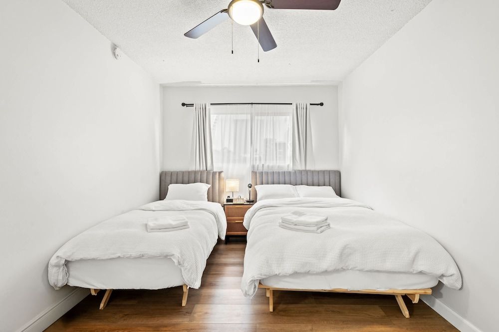 Modern Cozy Retreat Stylish Stay With Patio Parking Apartment 23