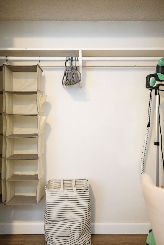 Modern Cozy Retreat Stylish Stay With Patio Parking Apartment 51