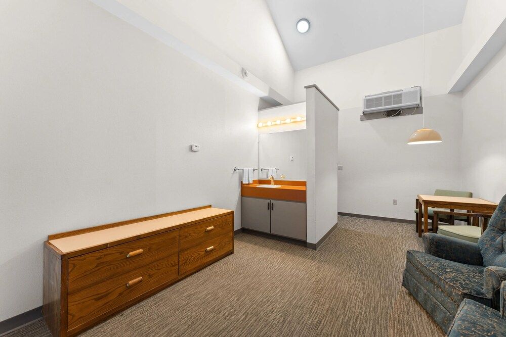 YMCA Trout Lodge Quadruple Room, Balcony 5