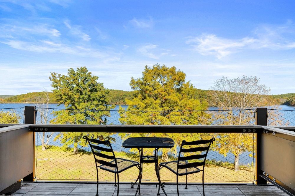 YMCA Trout Lodge Quadruple Room, Balcony 8