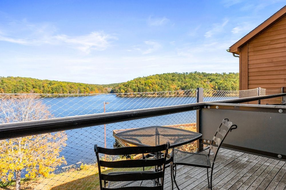 YMCA Trout Lodge Quadruple Room, Balcony 7