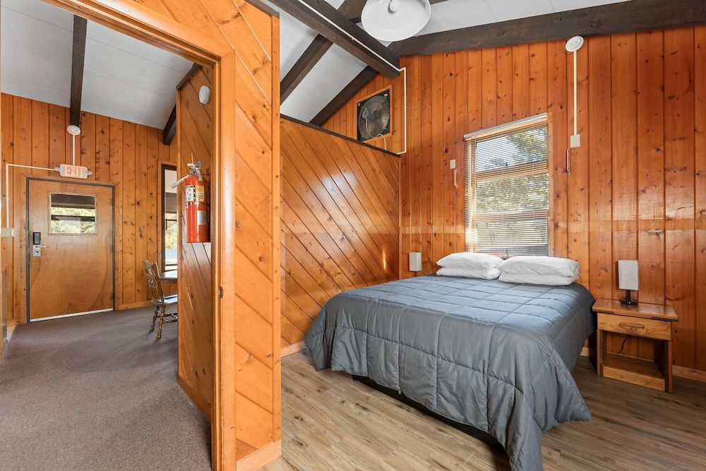 YMCA Trout Lodge Cabin, 2 Bedrooms 4