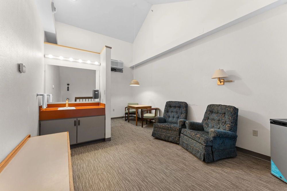 YMCA Trout Lodge Quadruple Room, Balcony 4