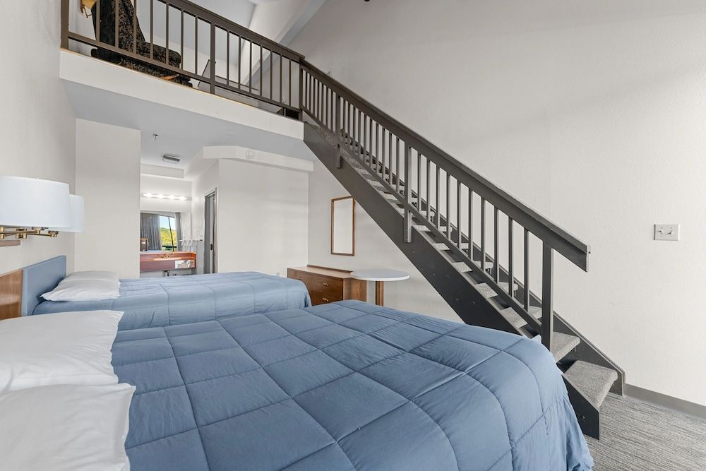 YMCA Trout Lodge Quadruple Room, Balcony 3