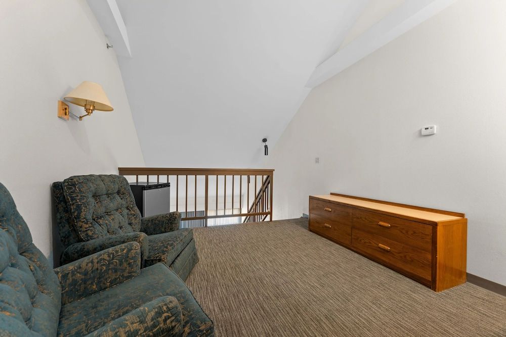 YMCA Trout Lodge Quadruple Room, Balcony 2