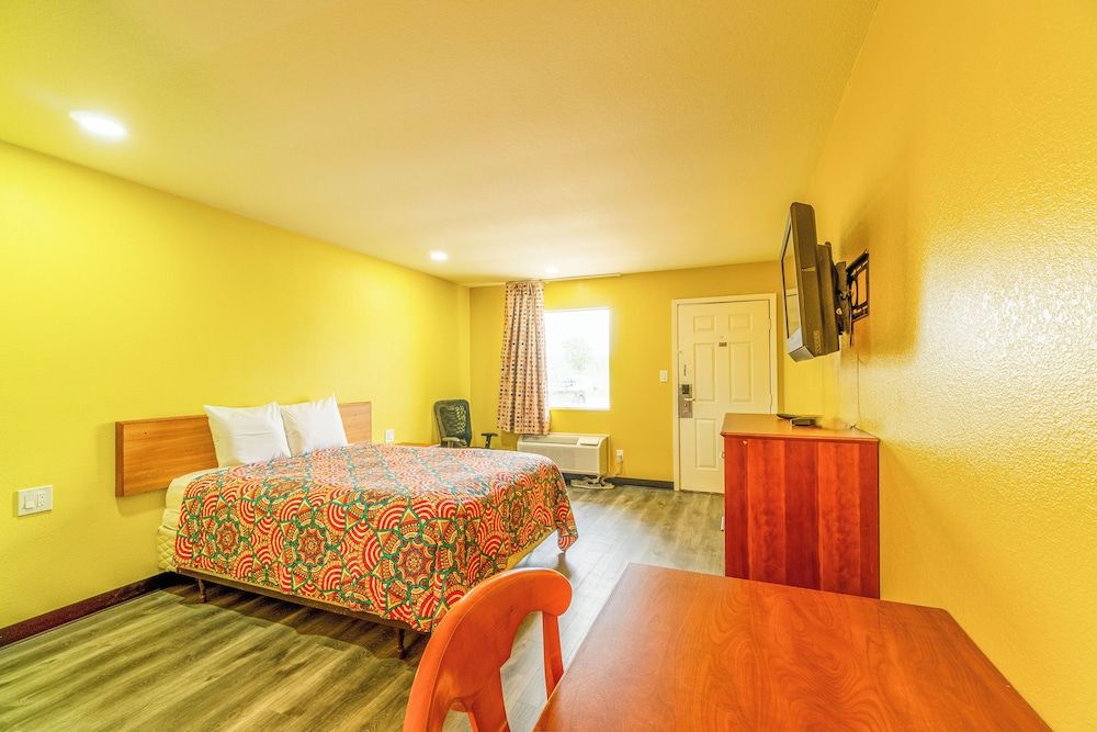 Regency Inn By OYO Rockdale TX Room, 1 Queen Bed, Non Smoking 2