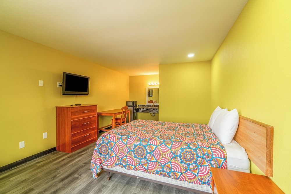 Regency Inn By OYO Rockdale TX Room, 1 Queen Bed, Non Smoking 4