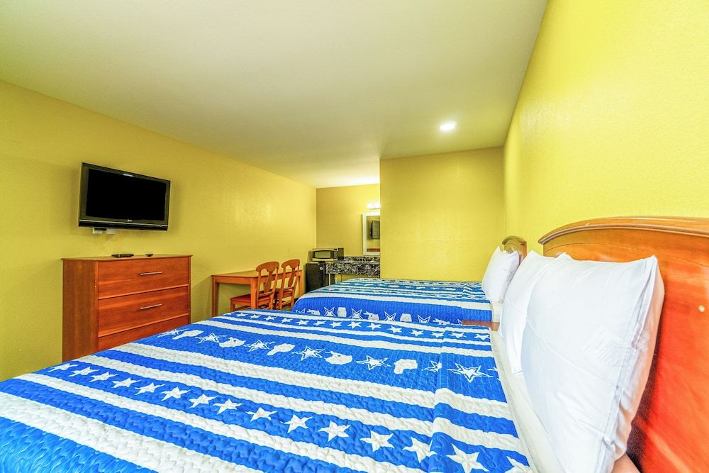 Regency Inn By OYO Rockdale TX Room, 2 Queen Beds, Non Smoking 3