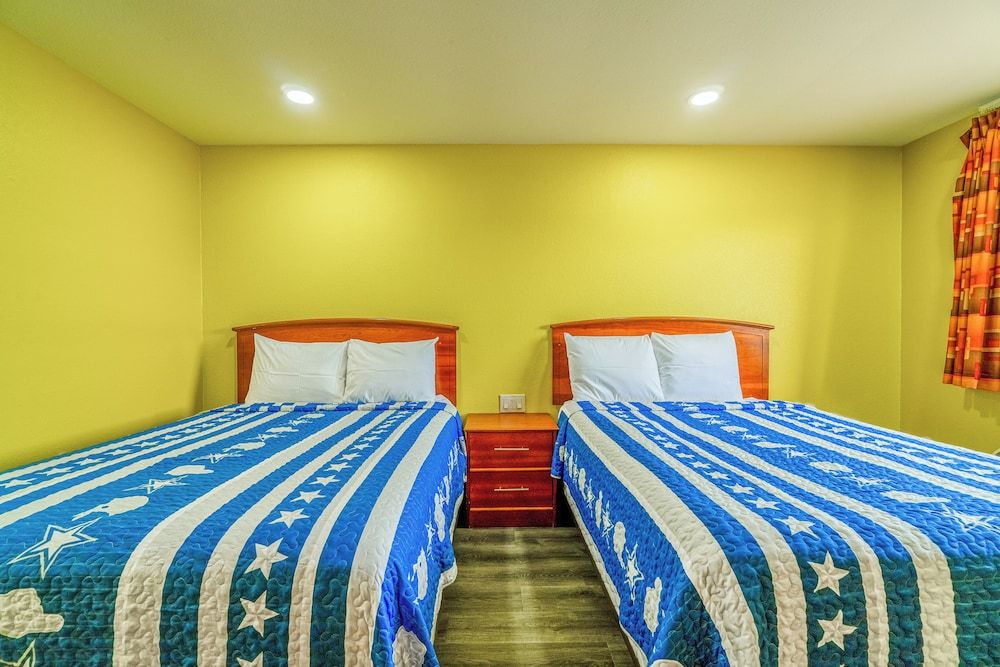 Regency Inn By OYO Rockdale TX Room, 2 Queen Beds, Non Smoking 6