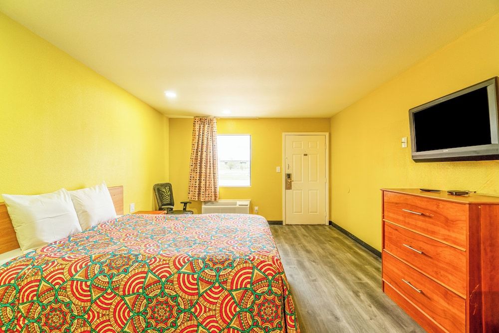 Regency Inn By OYO Rockdale TX Room, 1 Queen Bed, Non Smoking 7