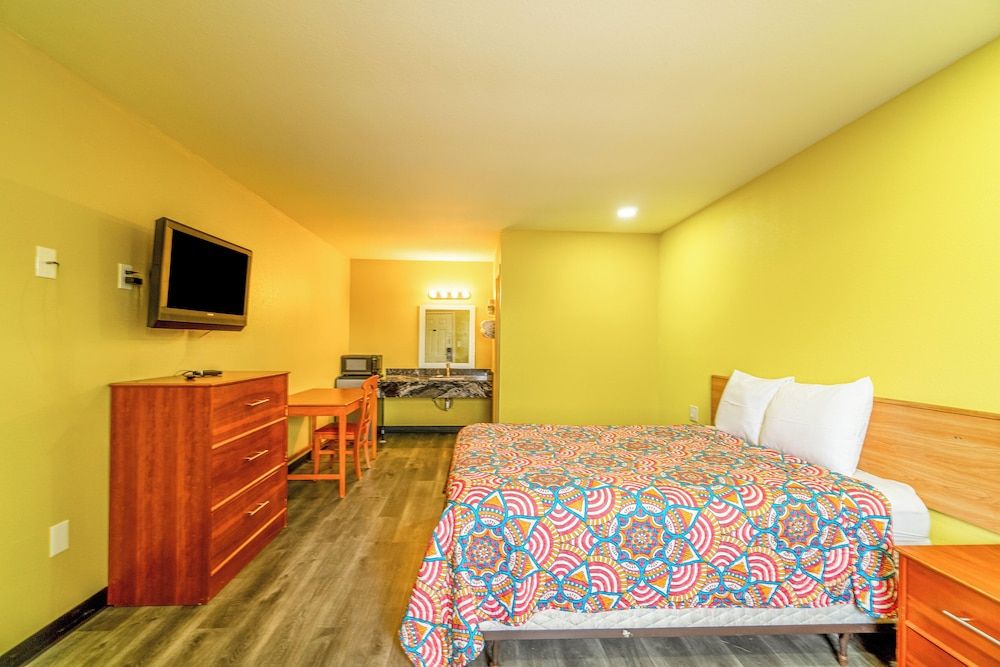 Regency Inn By OYO Rockdale TX Room, 1 Queen Bed, Non Smoking 3