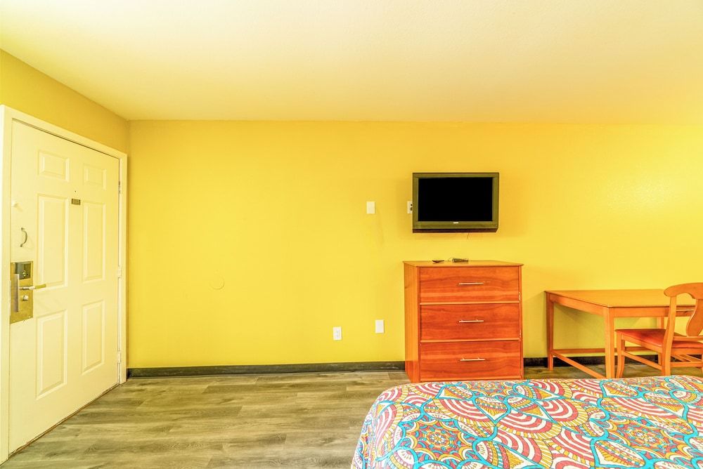 Regency Inn By OYO Rockdale TX Room, 1 Queen Bed, Non Smoking 5