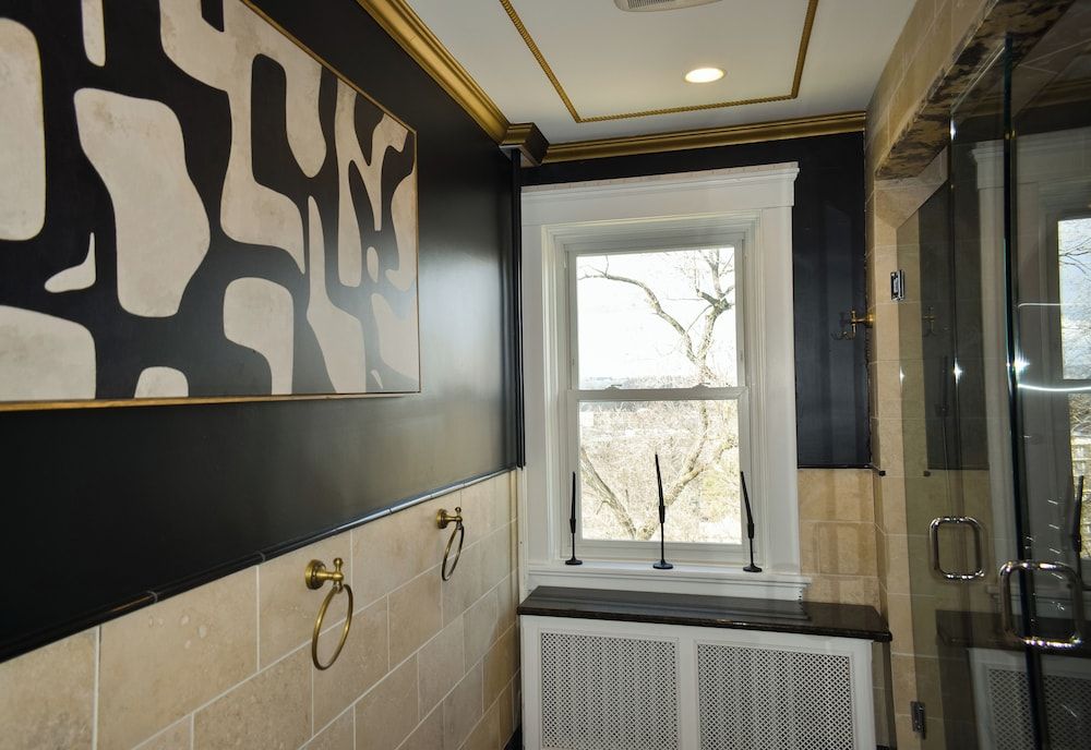 Chateau Connellsville Deluxe Double Room 16