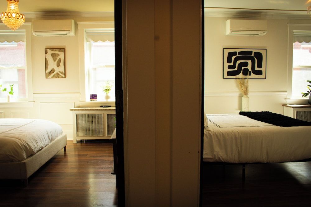 Chateau Connellsville Deluxe Double Room 11