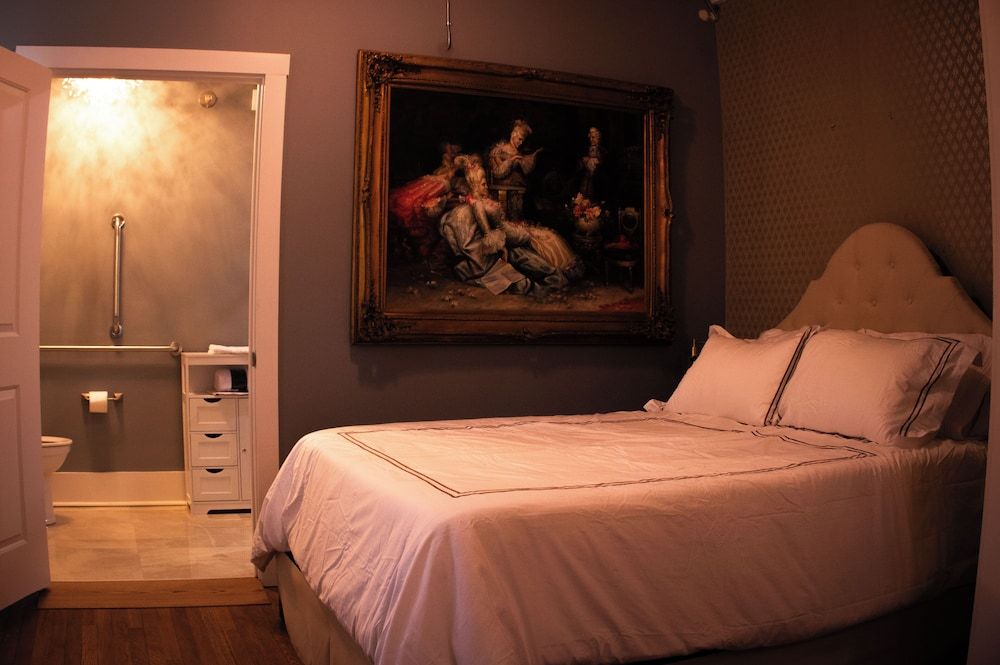 Chateau Connellsville Comfort Suite 2