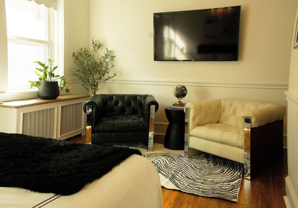 Chateau Connellsville Deluxe Double Room 10