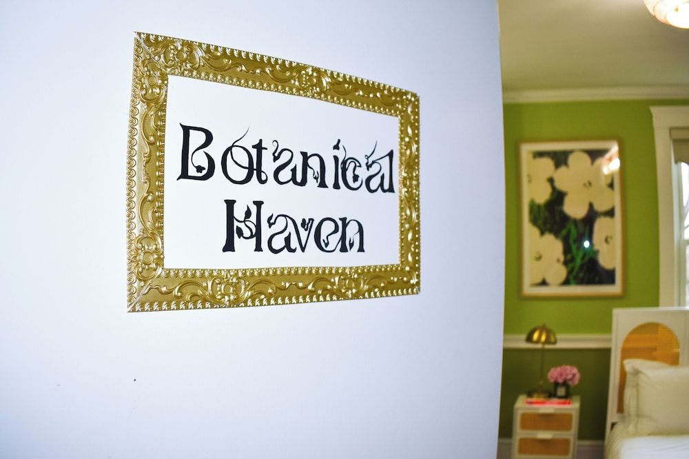 Chateau Connellsville Basic Suite, Private Bathroom, Courtyard View 13