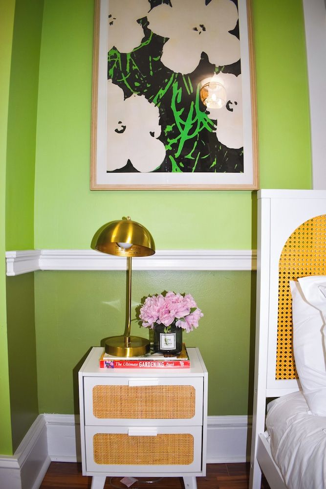 Chateau Connellsville Basic Suite, Private Bathroom, Courtyard View