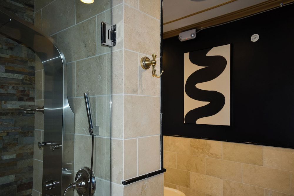 Chateau Connellsville Deluxe Double Room 14