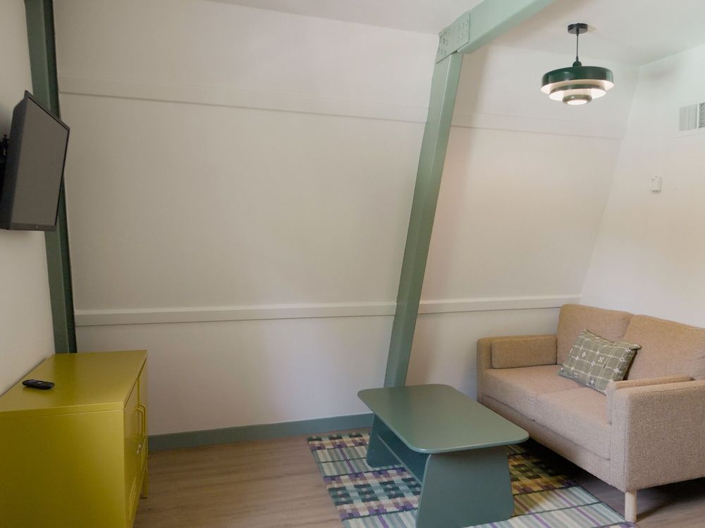 Heidelberg Lodges Deluxe Suite, 2 Double Beds, Pool View 4