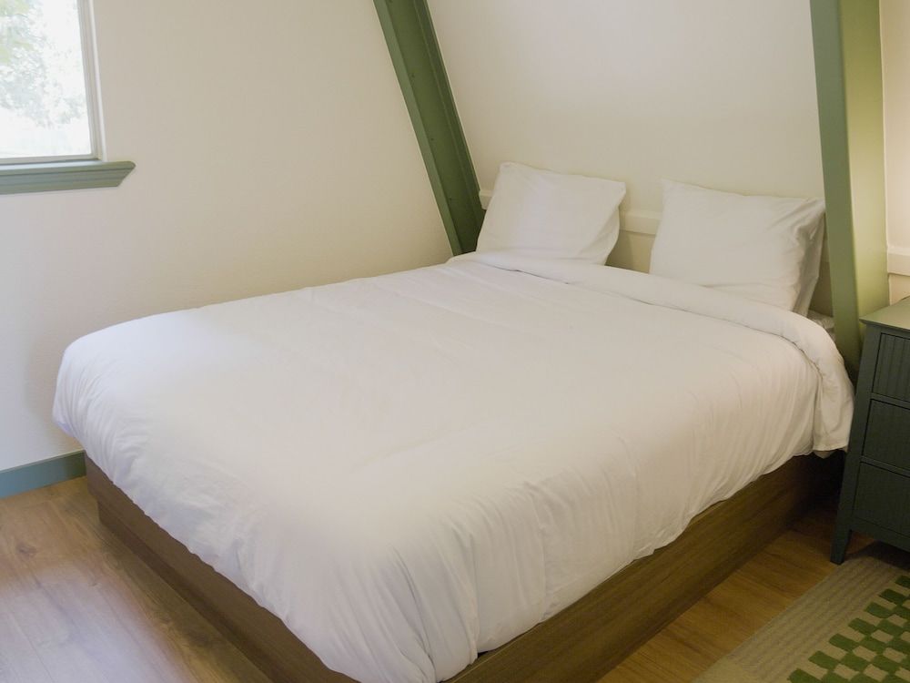 Heidelberg Lodges Deluxe Suite, 2 Double Beds, Pool View 2