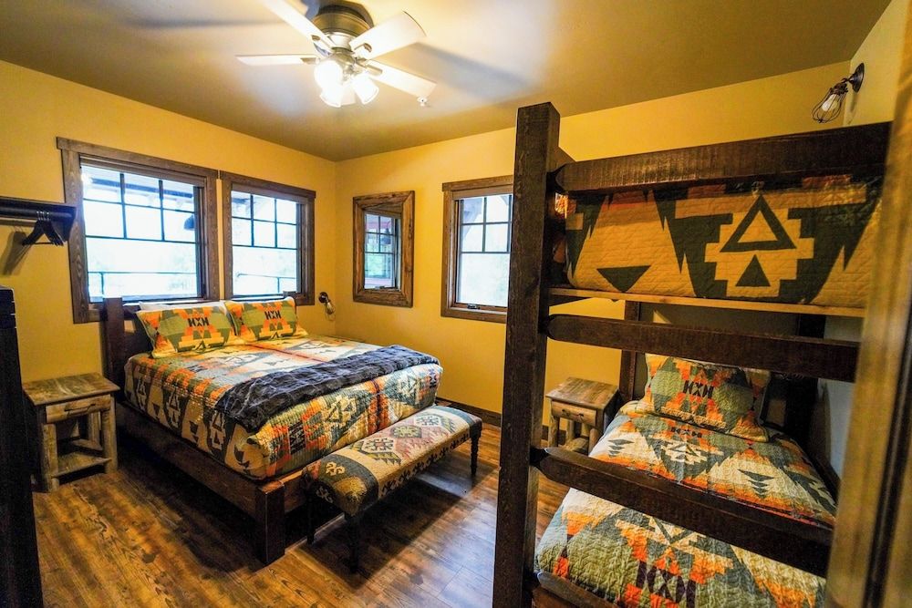 Apgar Lookout Suites Apartment, 2 Bedrooms, Balcony, Lake View 2