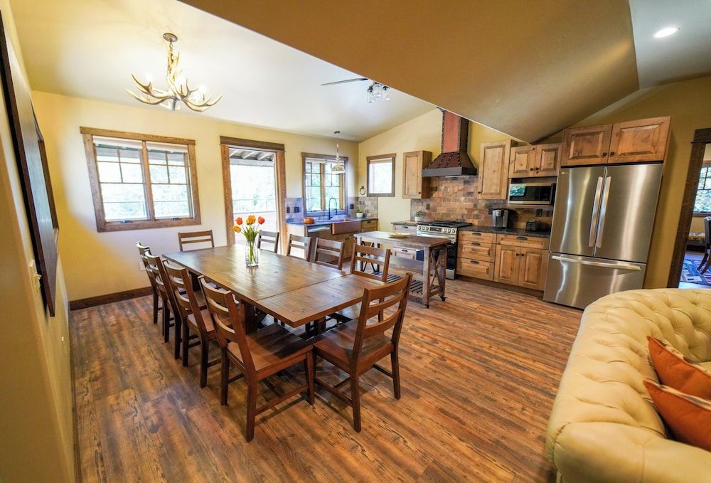 Apgar Lookout Suites Apartment, 2 Bedrooms, Balcony, Mountain View 3