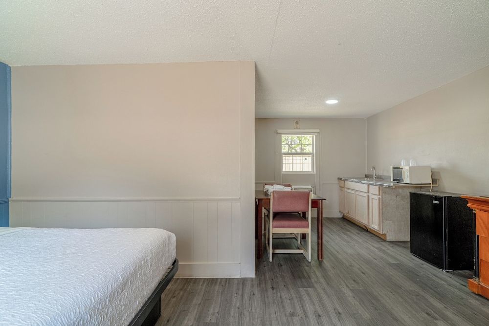 Cypress Inn Motel By OYO West Monroe I-20 Room, 1 Queen Bed, Non Smoking 26