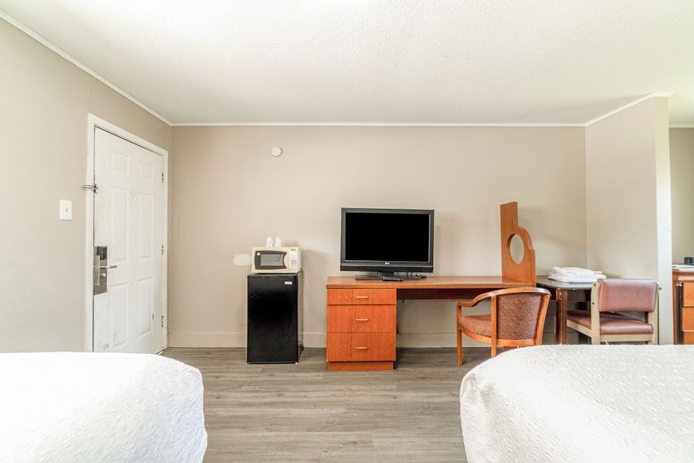 Cypress Inn Motel By OYO West Monroe I-20 Room, 2 Queen Beds, Smoking 17