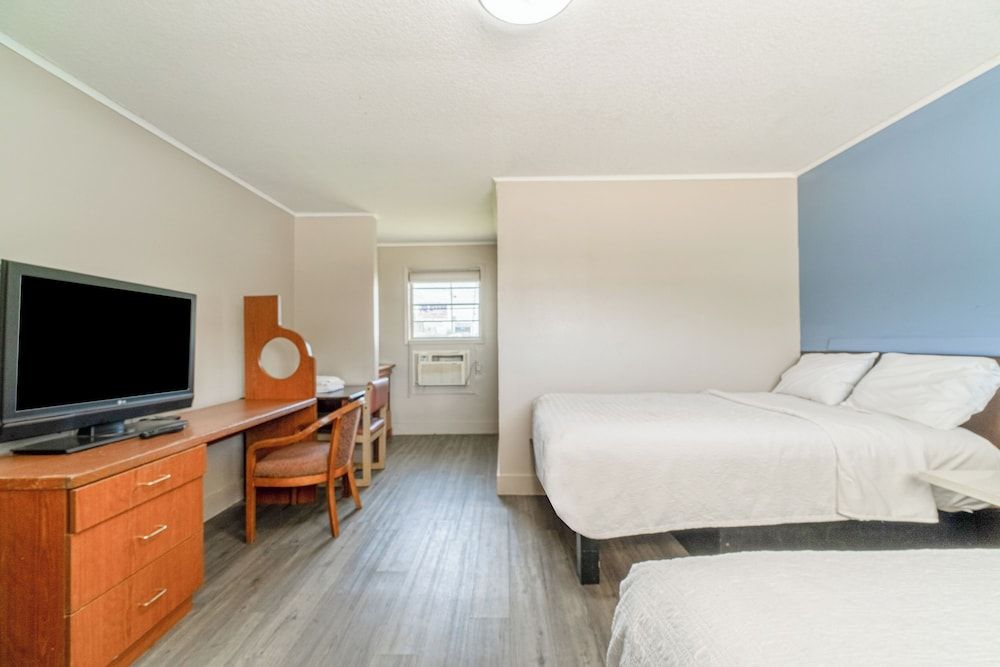 Cypress Inn Motel By OYO West Monroe I-20 Room, 2 Queen Beds, Smoking 11