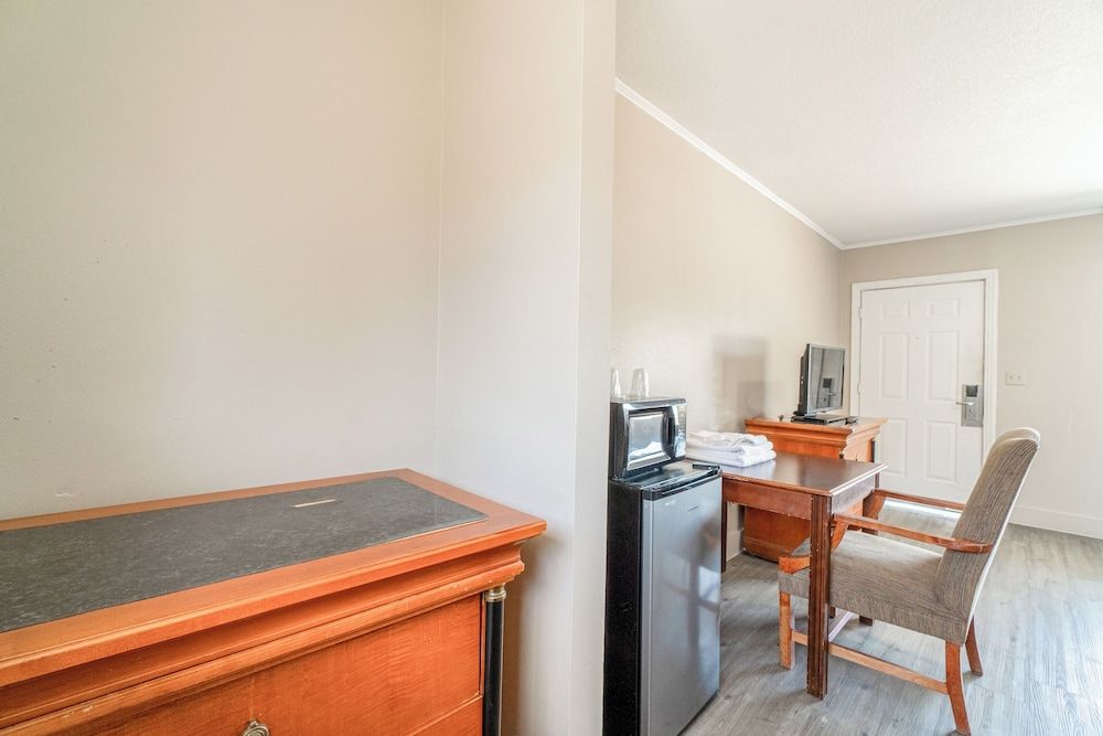 Cypress Inn Motel By OYO West Monroe I-20 Room, 1 Queen Bed, Non Smoking 6