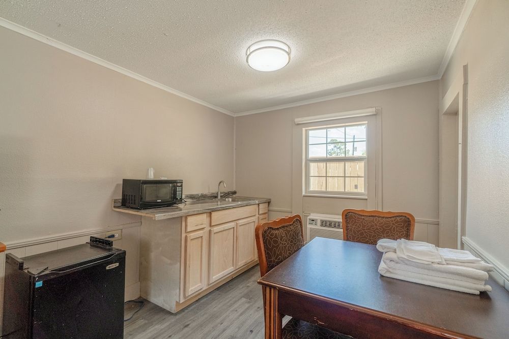 Cypress Inn Motel By OYO West Monroe I-20 Room, 2 Queen Beds, Smoking 28