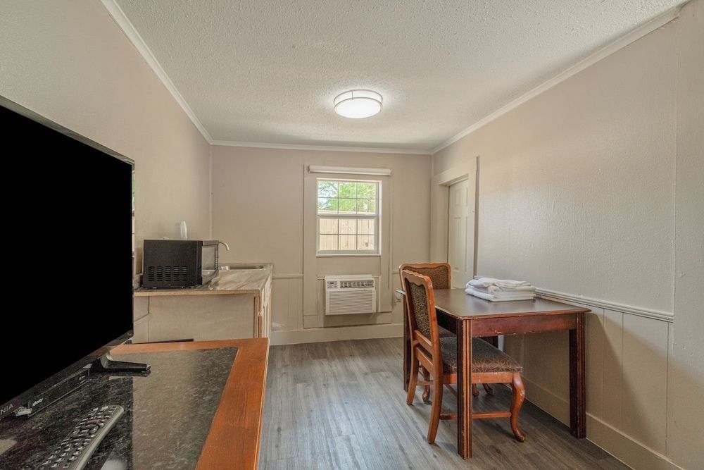 Cypress Inn Motel By OYO West Monroe I-20 Room, 2 Queen Beds, Smoking 32