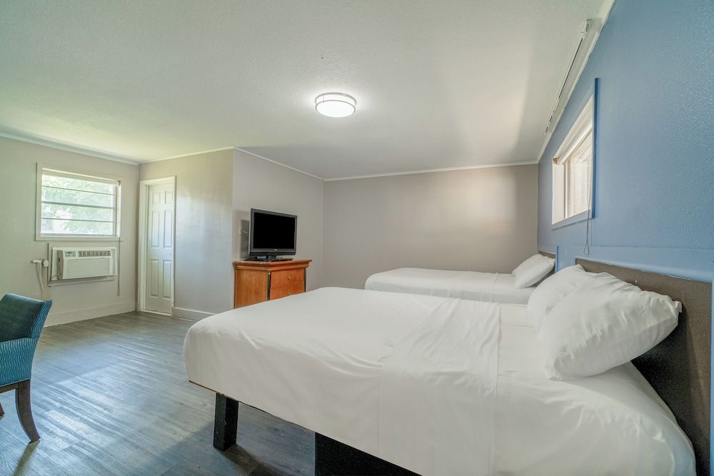 Cypress Inn Motel By OYO West Monroe I-20 Room, 2 Queen Beds, Smoking 21