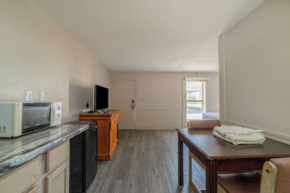 Cypress Inn Motel By OYO West Monroe I-20 Room, 1 Queen Bed, Non Smoking 23