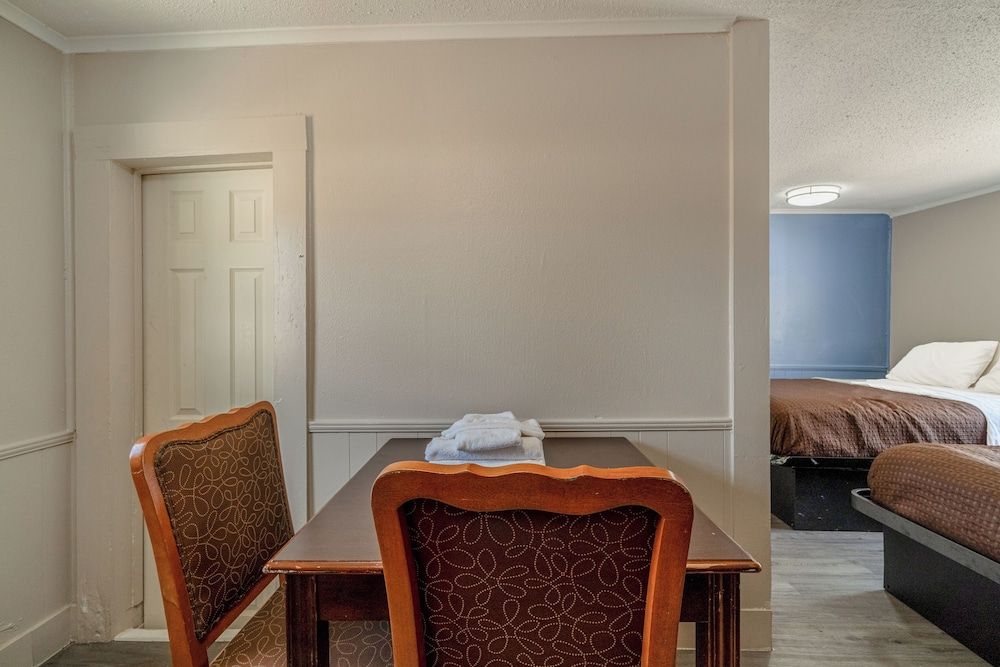 Cypress Inn Motel By OYO West Monroe I-20 Room, 2 Queen Beds, Smoking 26