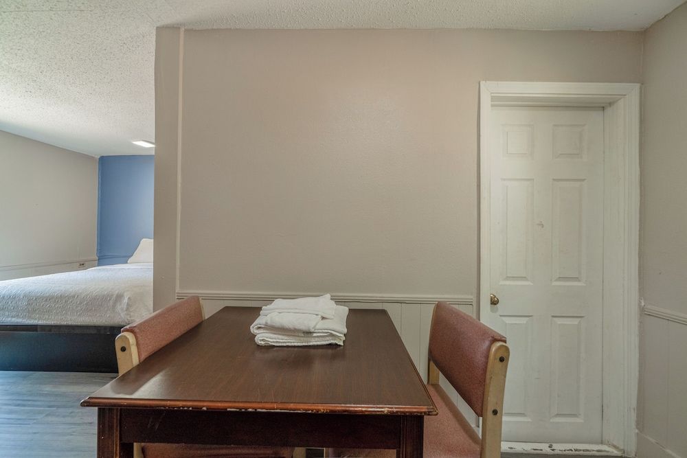Cypress Inn Motel By OYO West Monroe I-20 Room, 1 Queen Bed, Non Smoking 21