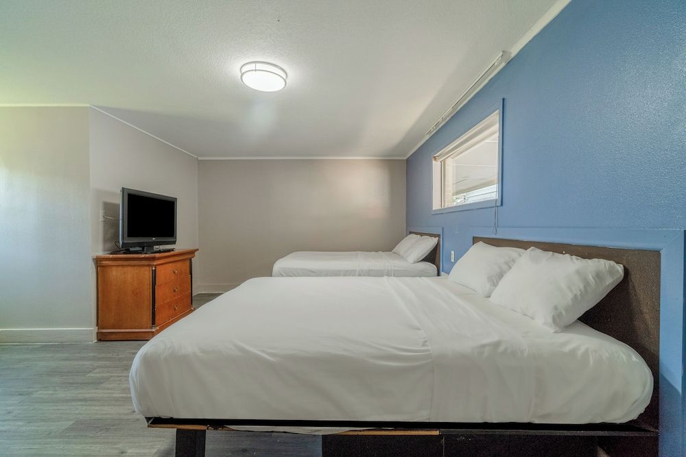 Cypress Inn Motel By OYO West Monroe I-20 Room, 2 Queen Beds, Smoking 24