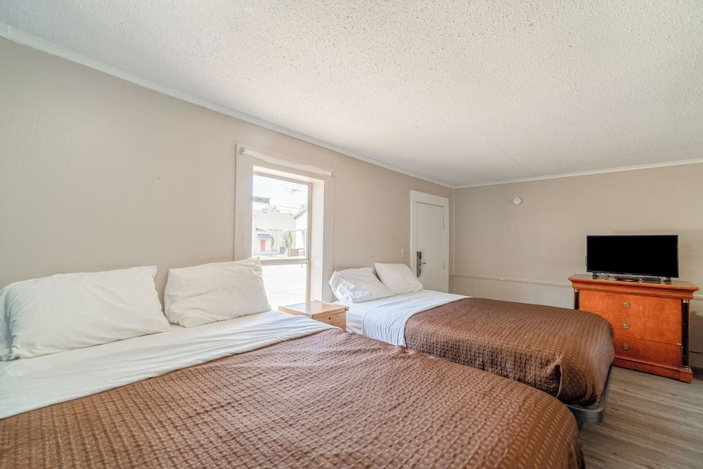 Cypress Inn Motel By OYO West Monroe I-20 Room, 2 Queen Beds, Smoking 31