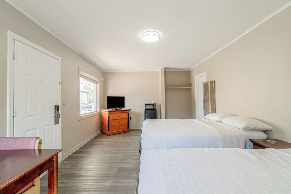 Cypress Inn Motel By OYO West Monroe I-20 Room, 2 Queen Beds, Smoking 6