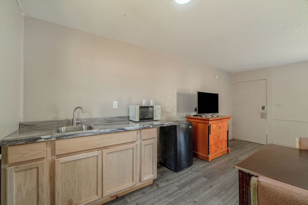 Cypress Inn Motel By OYO West Monroe I-20 Room, 1 Queen Bed, Non Smoking 24