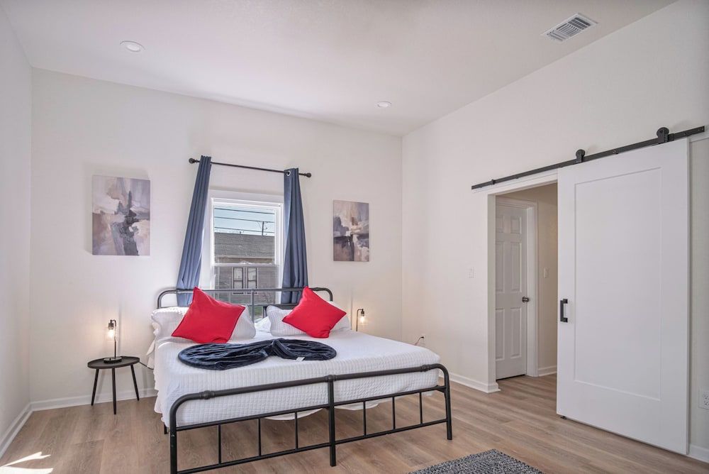 House (4 Bedrooms)