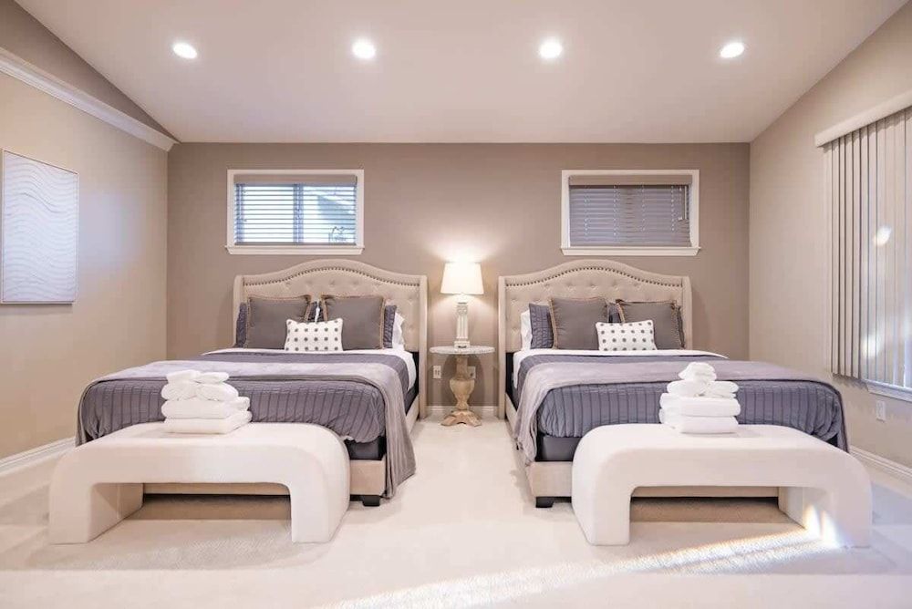 House (4 Bedrooms)