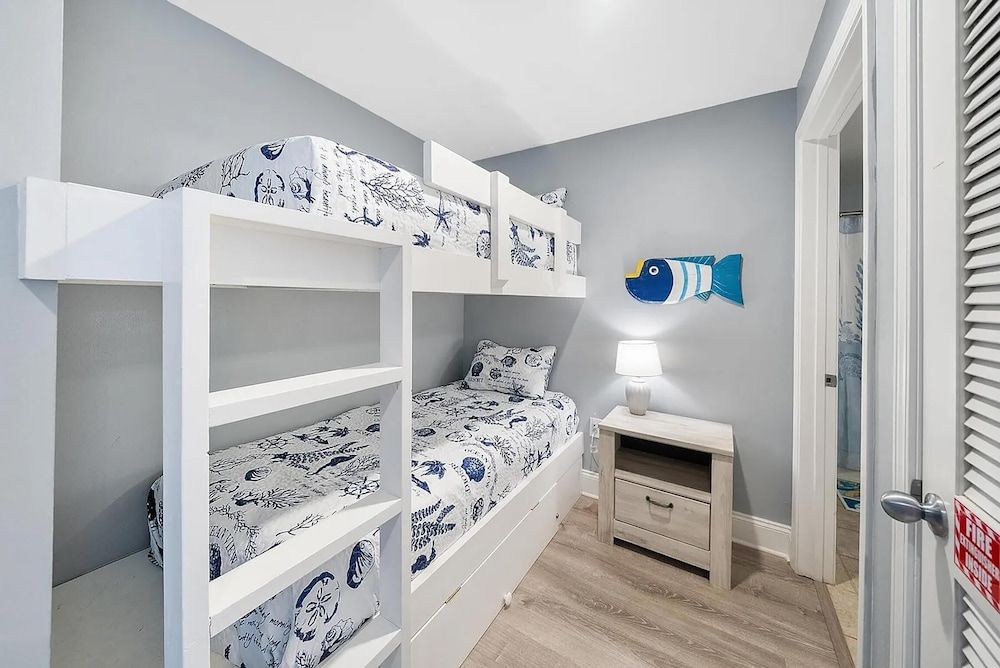 Condo, 1 King Bed with Sofa bed (Laketown Wharf 905)