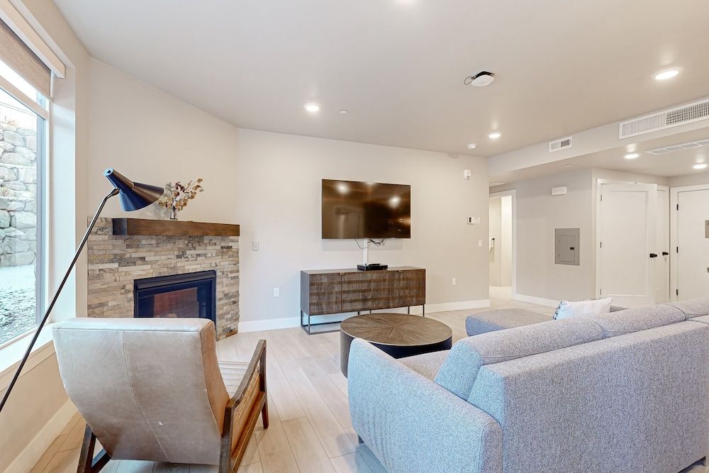 Condo, 2 Bedrooms
