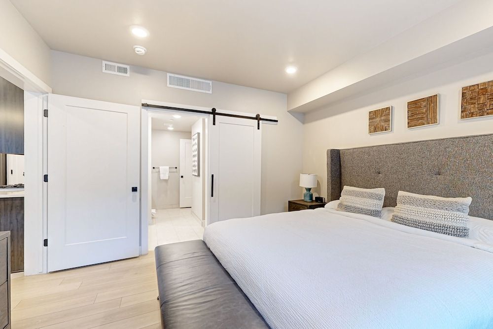 Condo, 2 Bedrooms